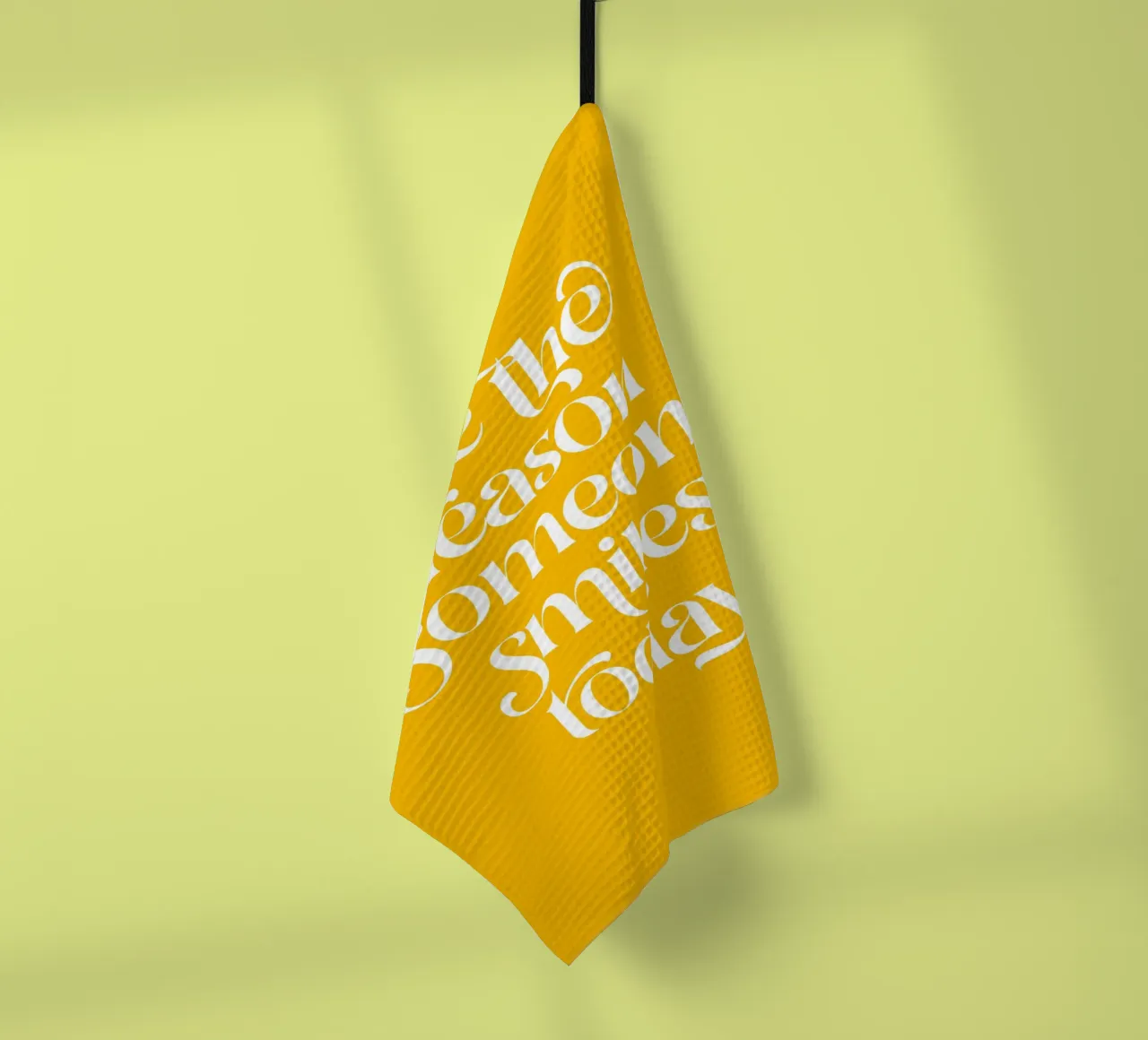 Soyez la raison pour laquelle quelqu'un sourit - mots positifs jaune vif torchon de Dominique Vari Words