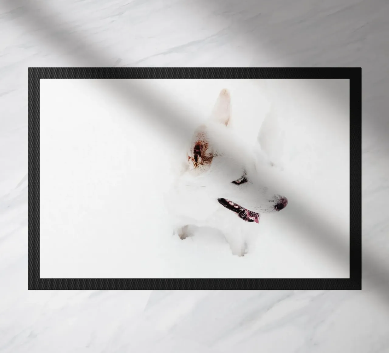 Cane bianco nella neve zerbino da Whole©