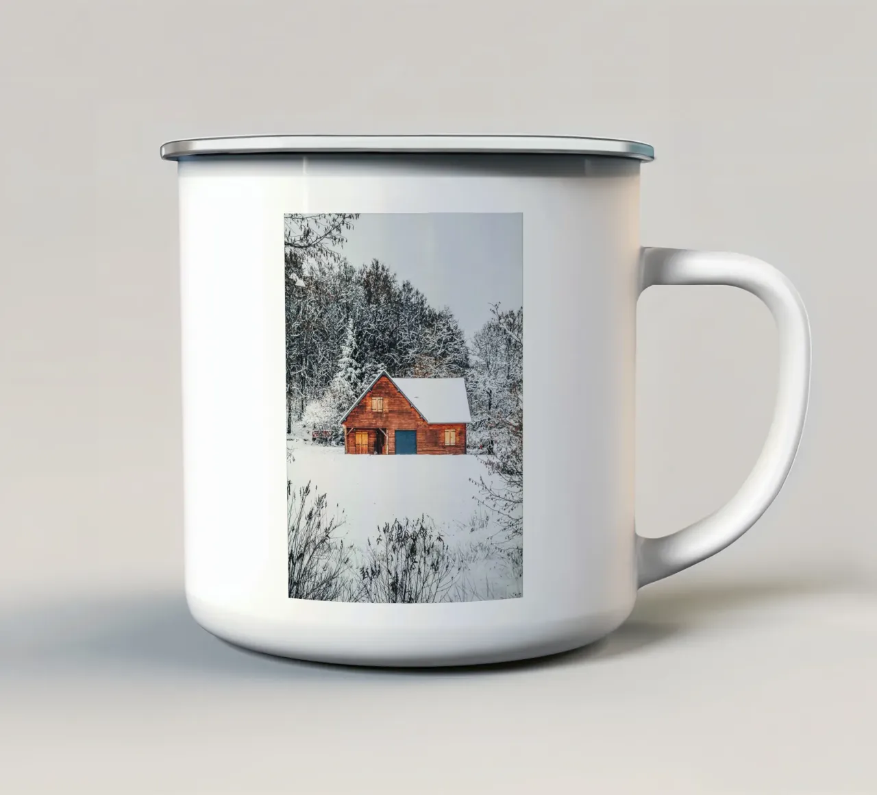 Casa invernale nella neve Idillio naturale tazza in smalto da Whole©