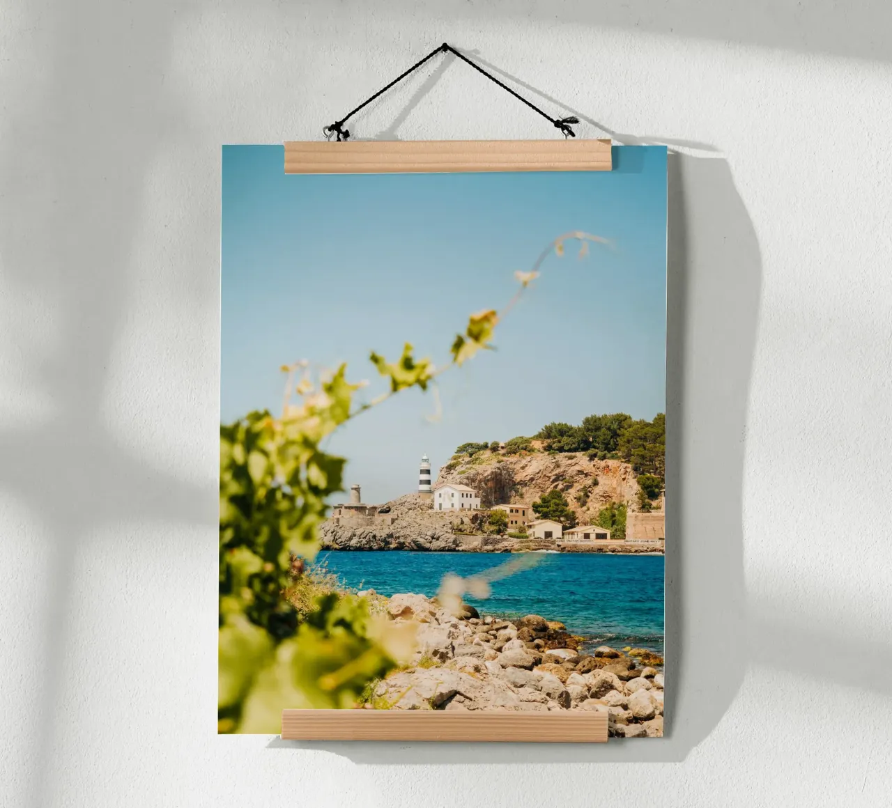 Faro sulla costa di Maiorca (Port de Sóller) carta hahnemühle da Bold and Retro