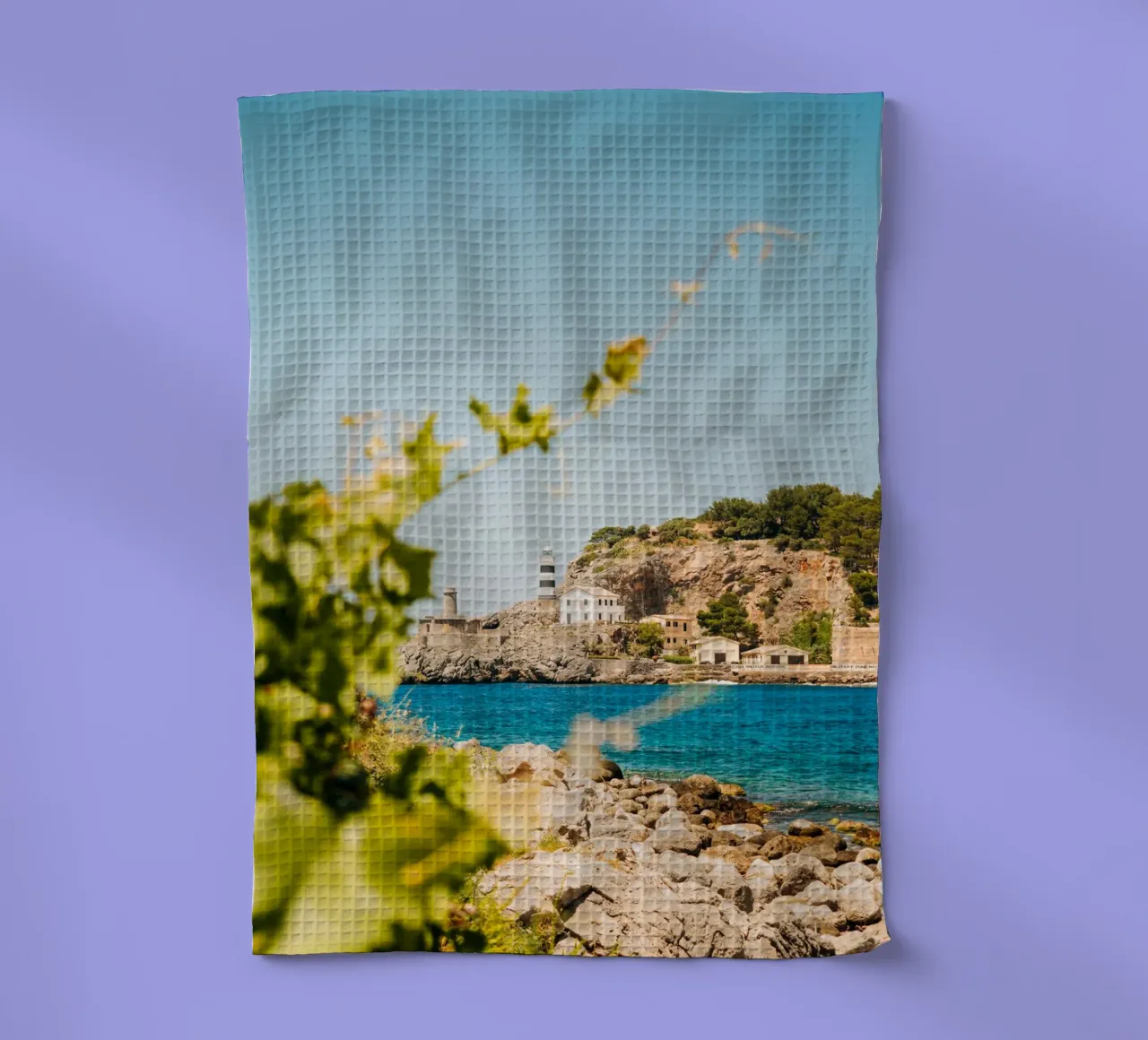 Faro sulla costa di Maiorca (Port de Sóller) canovaccio da cucina da Bold and Retro