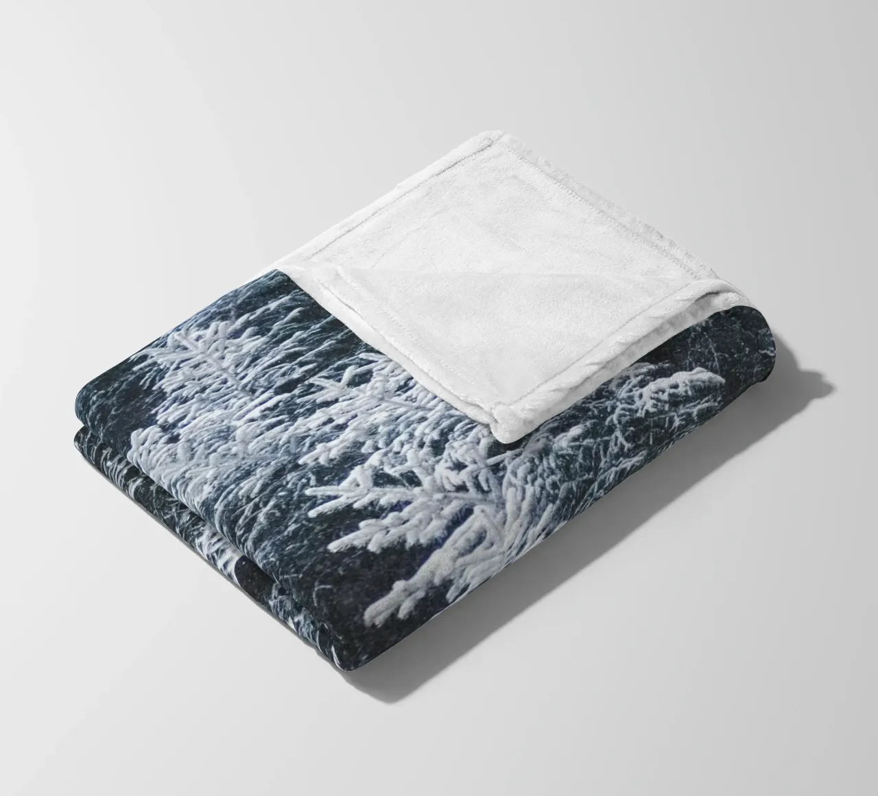 Abeti innevati design naturalistico coperta in pile da Whole©