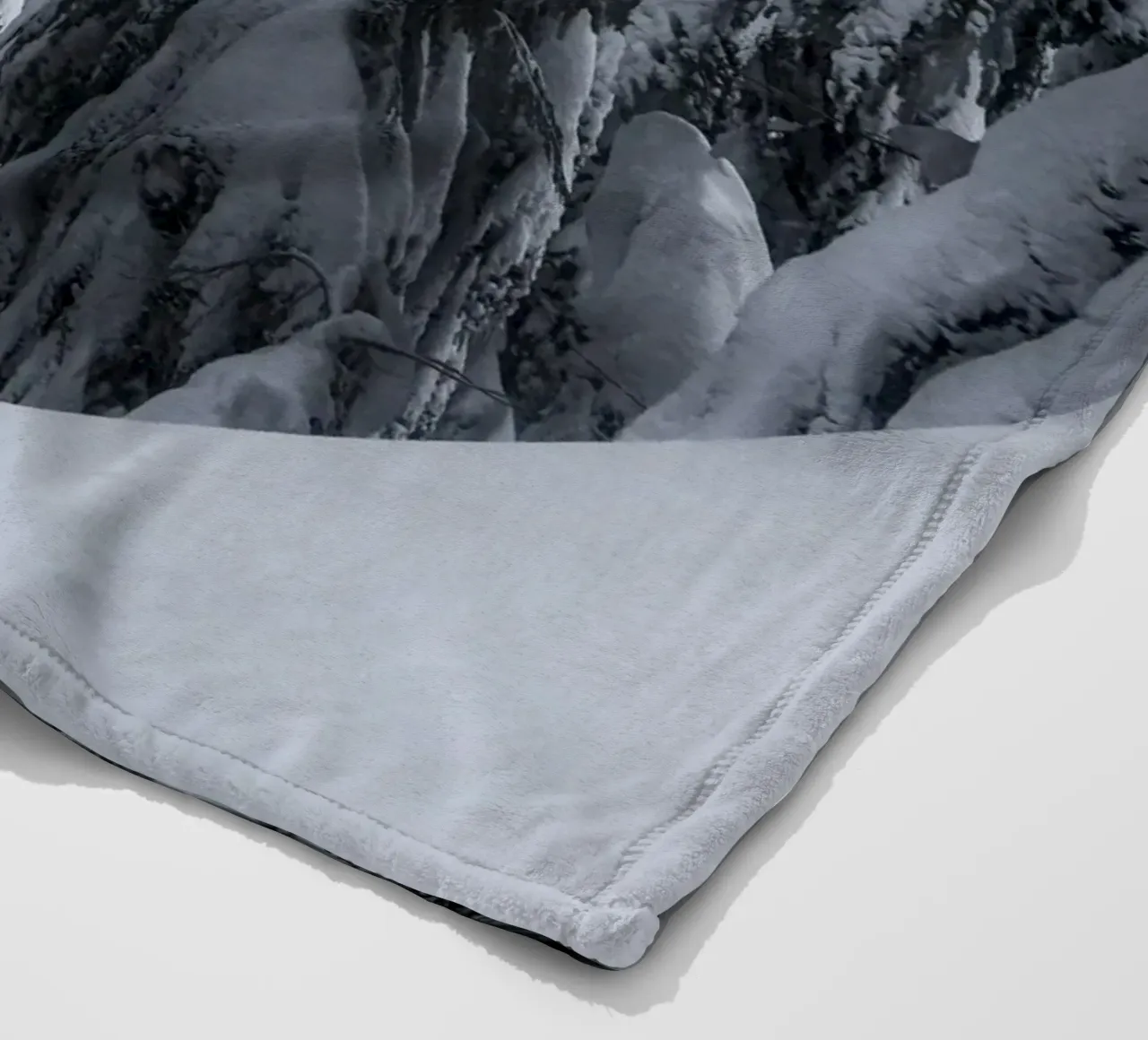 Sentiero forestale invernale design naturalistico coperta in pile da Whole©