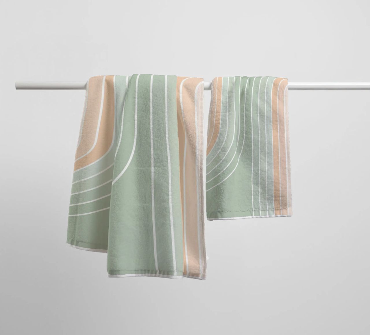 Doppio arcobaleno retrò - Verde salvia pastello e pesca fuzz asciugamano da bagno da Dominique Vari Abstract