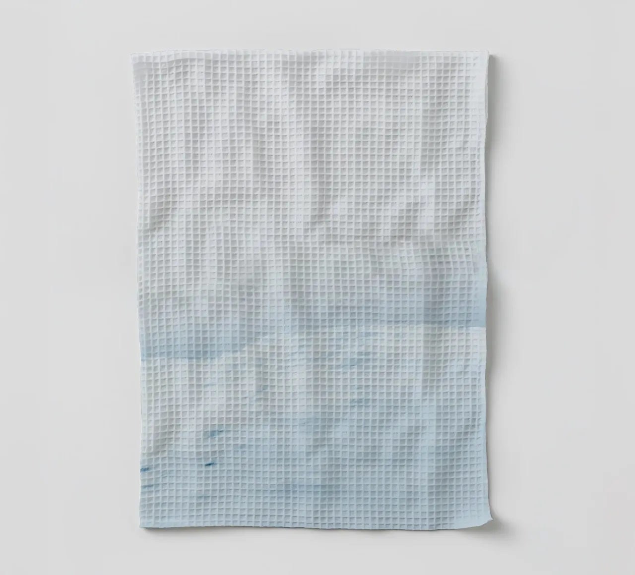 Minimalistische Winterlandschaft Design Geschirrtuch von Whole©