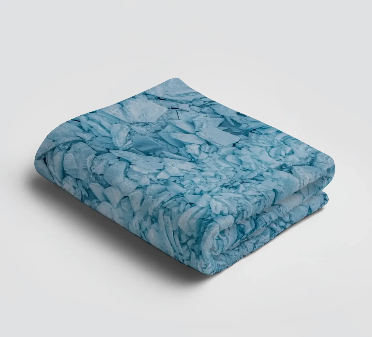 Blauw ijs structuren abstract badhanddoek van Whole©