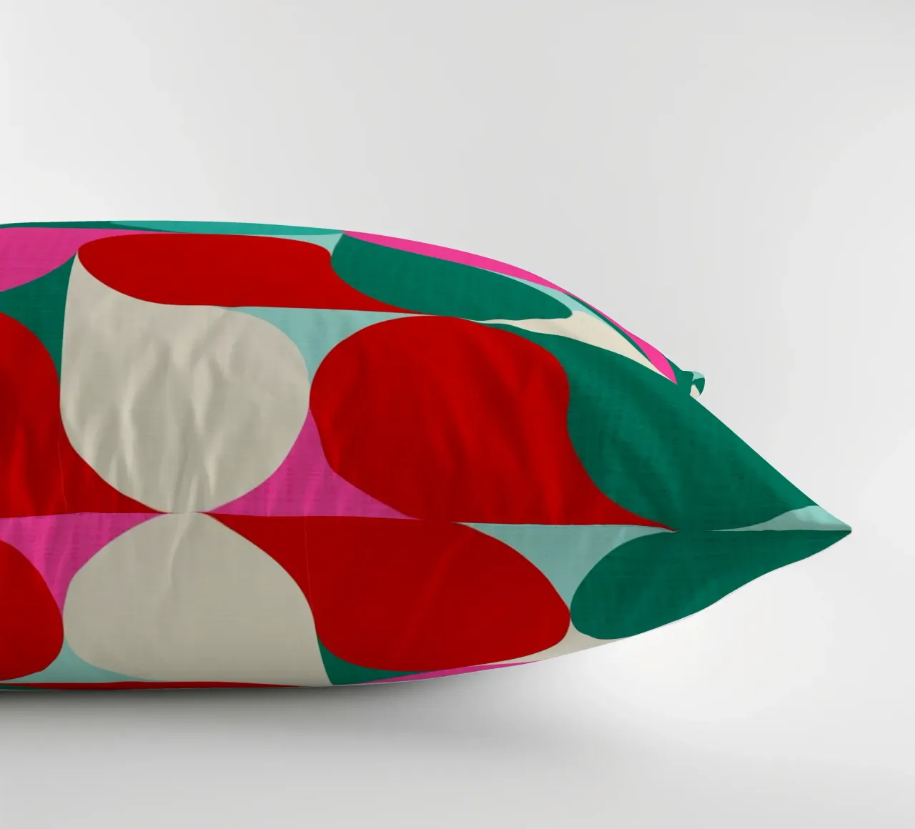 Geometrisches Retro-Weihnachtstropfen-Muster - Rosa, Teal, Rot, Grün Kissen von Dominique Vari Abstract