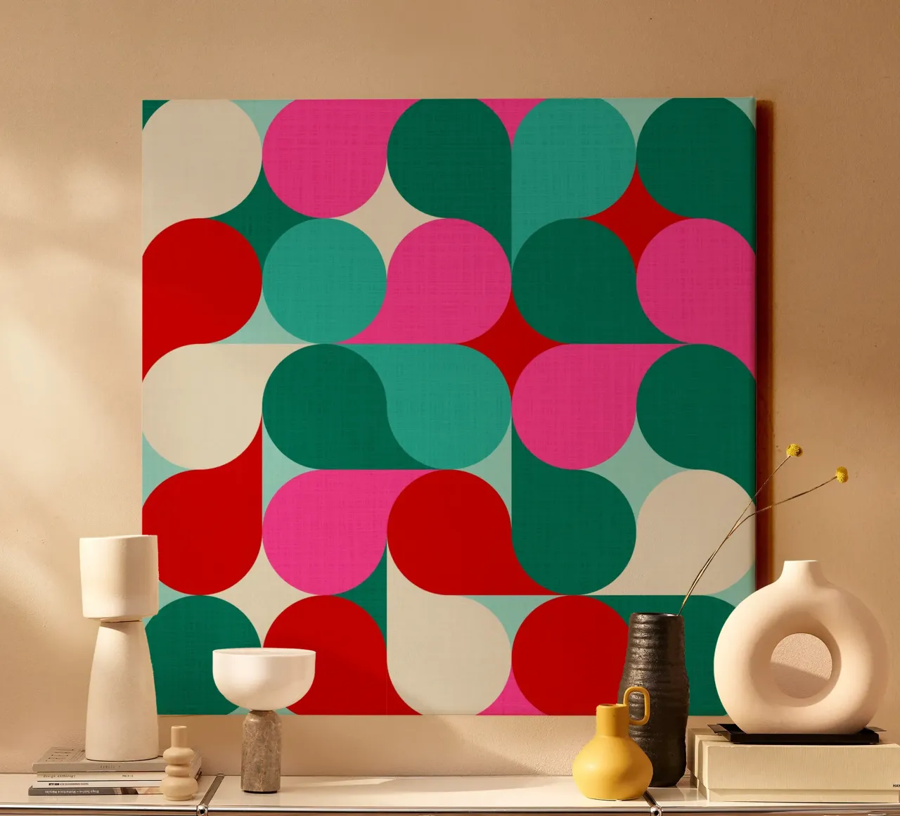Retro Geometric Christmas Drop Pattern - Pink Teal Red Green lienzo con Marco flotante de Dominique Vari Abstract