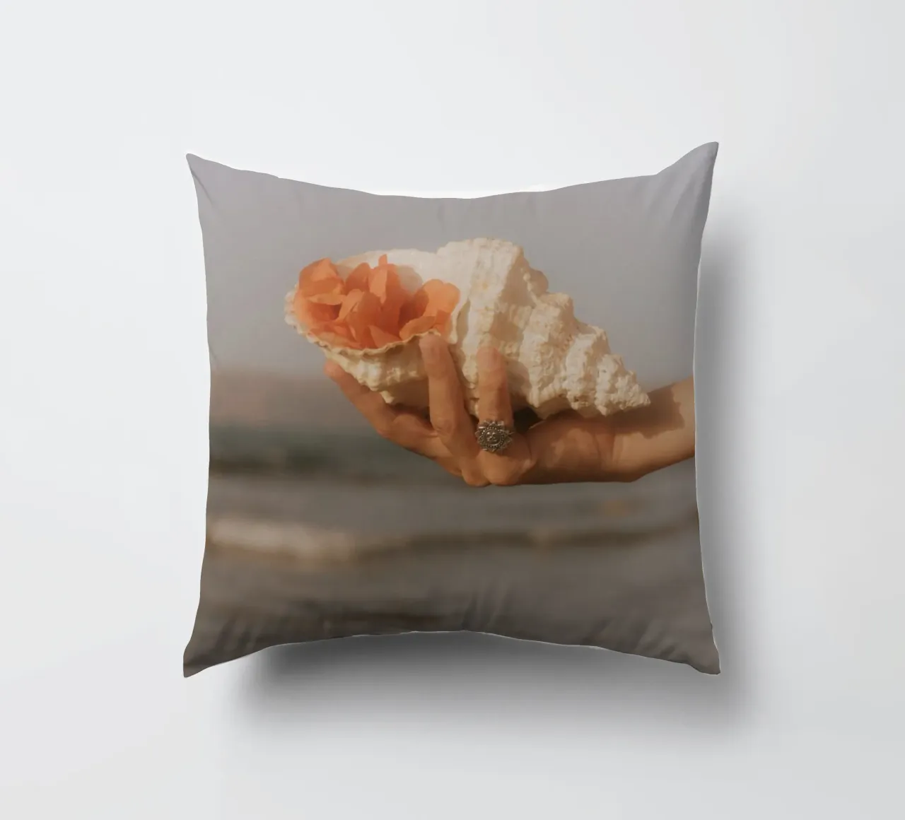 Shell in Bloom cuscino da dharmanadia