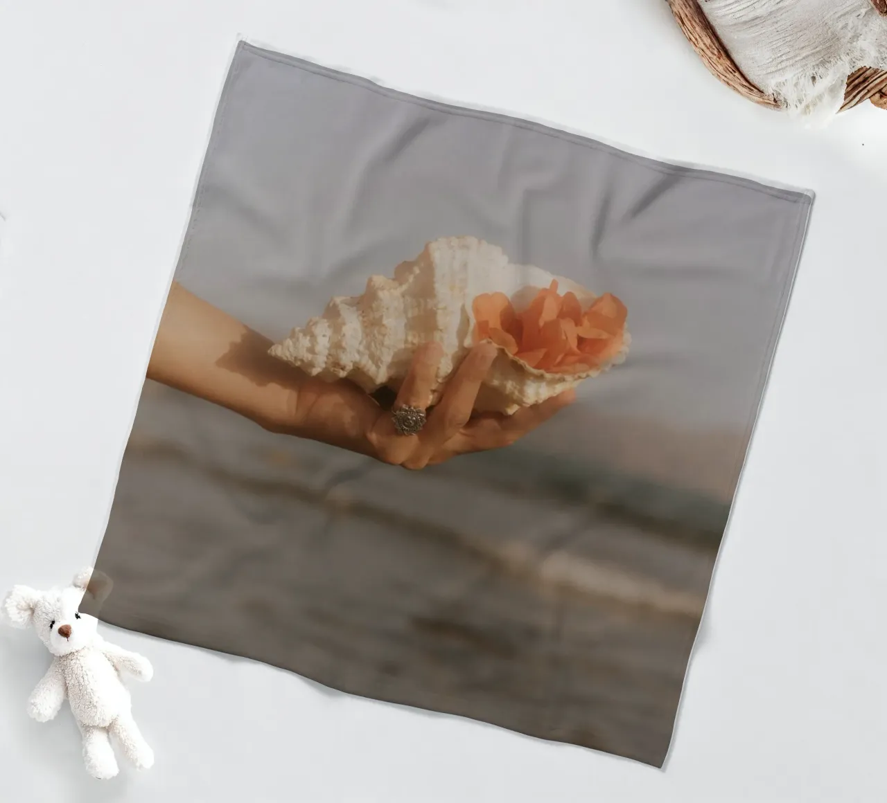 Shell in Bloom coperta in pile da dharmanadia