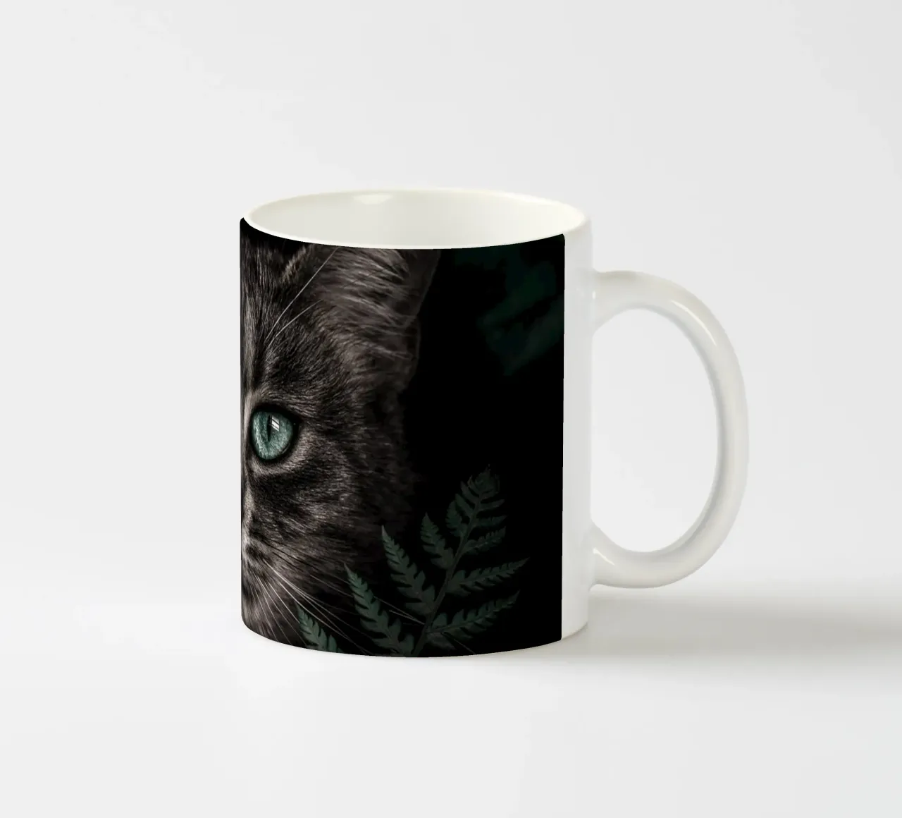 Gatto dagli occhi verdi con felci tazza in ceramica da arizrab