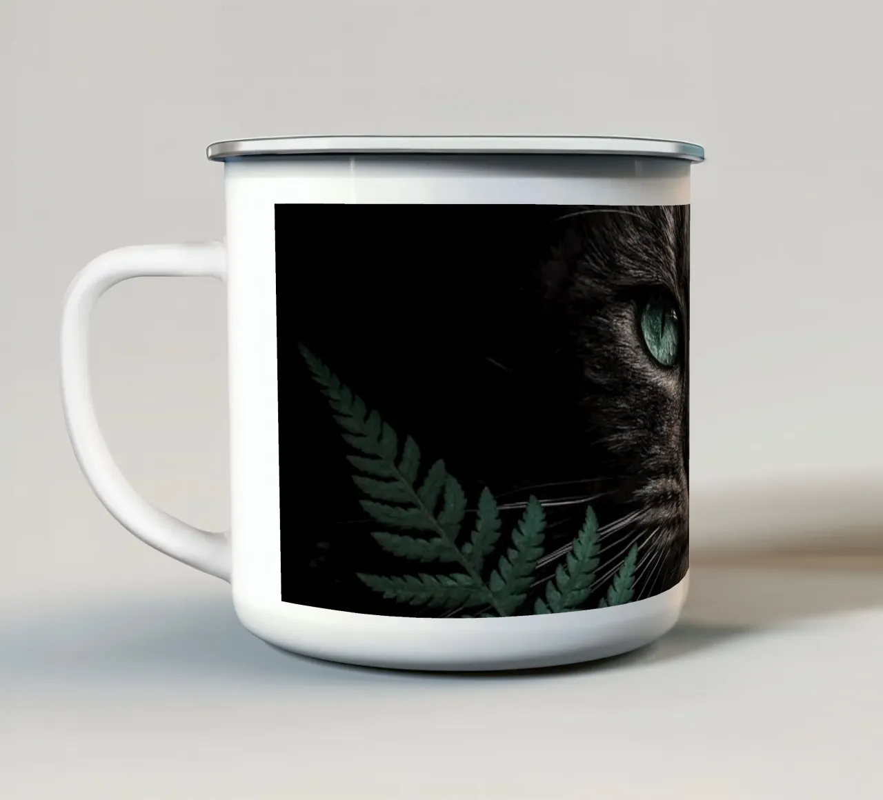 Gatto dagli occhi verdi con felci tazza in smalto da arizrab