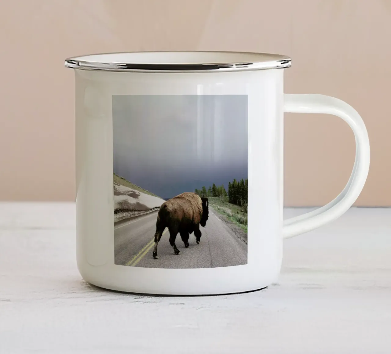 Street Walker tazza in smalto da Kevin Russ