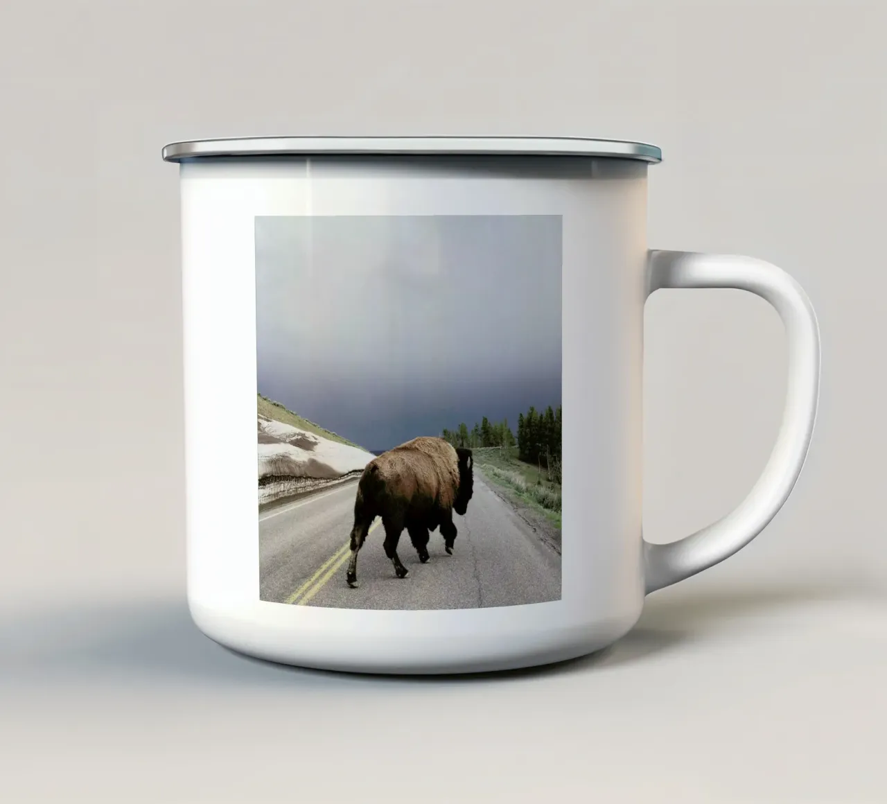 Street Walker tazza in smalto da Kevin Russ