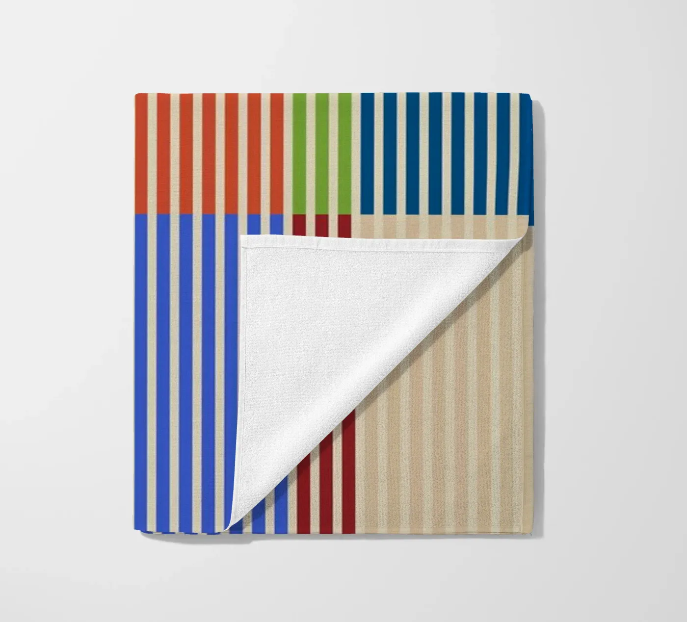Colourful linear Bauhaus Patchwork lines Pattern 1 telo mare da Dominique Vari Abstract