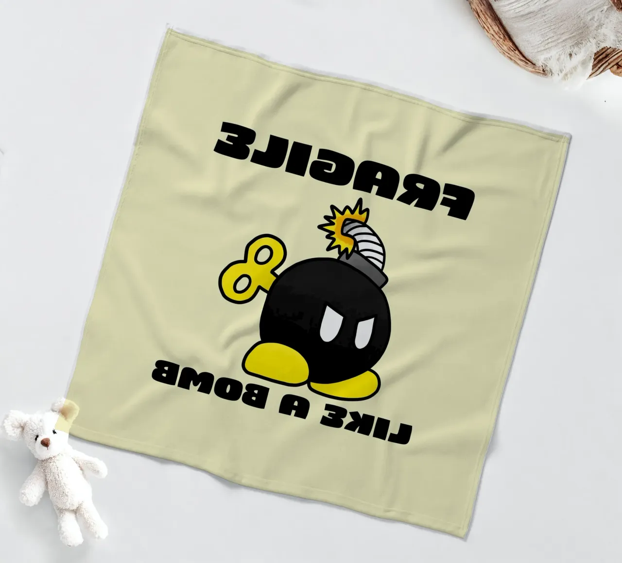 Fragile come una bomba coperta in pile da Loobs