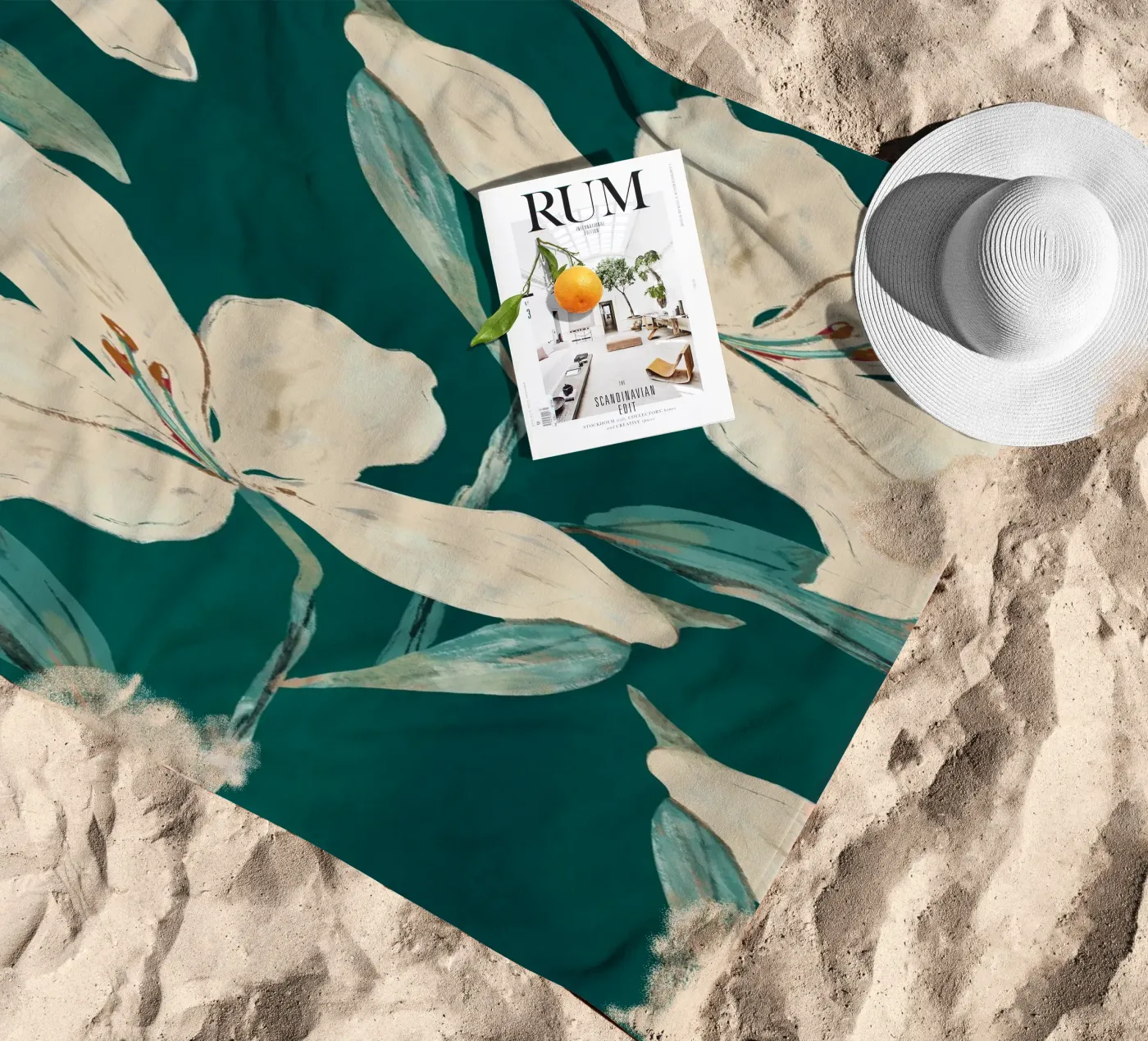 Frühlingsblumen 2 Strandtuch von ThingDesign