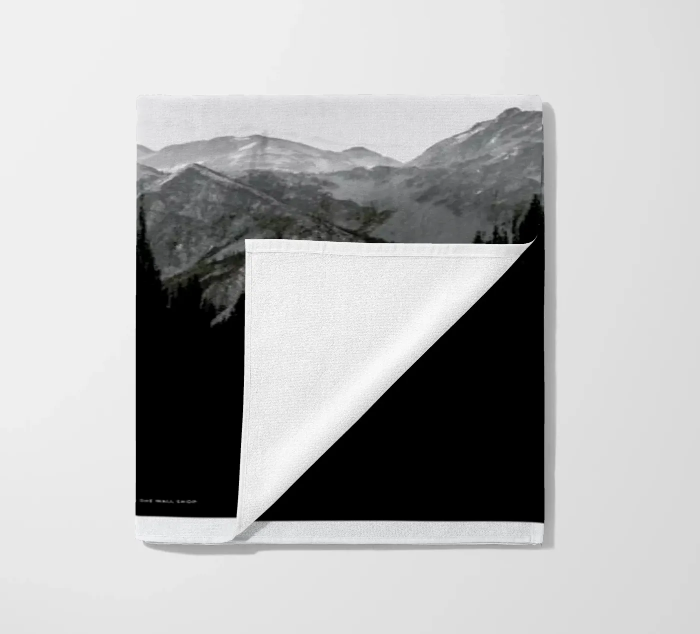 Brush Mountains strandhanddoek van The Wall Shop