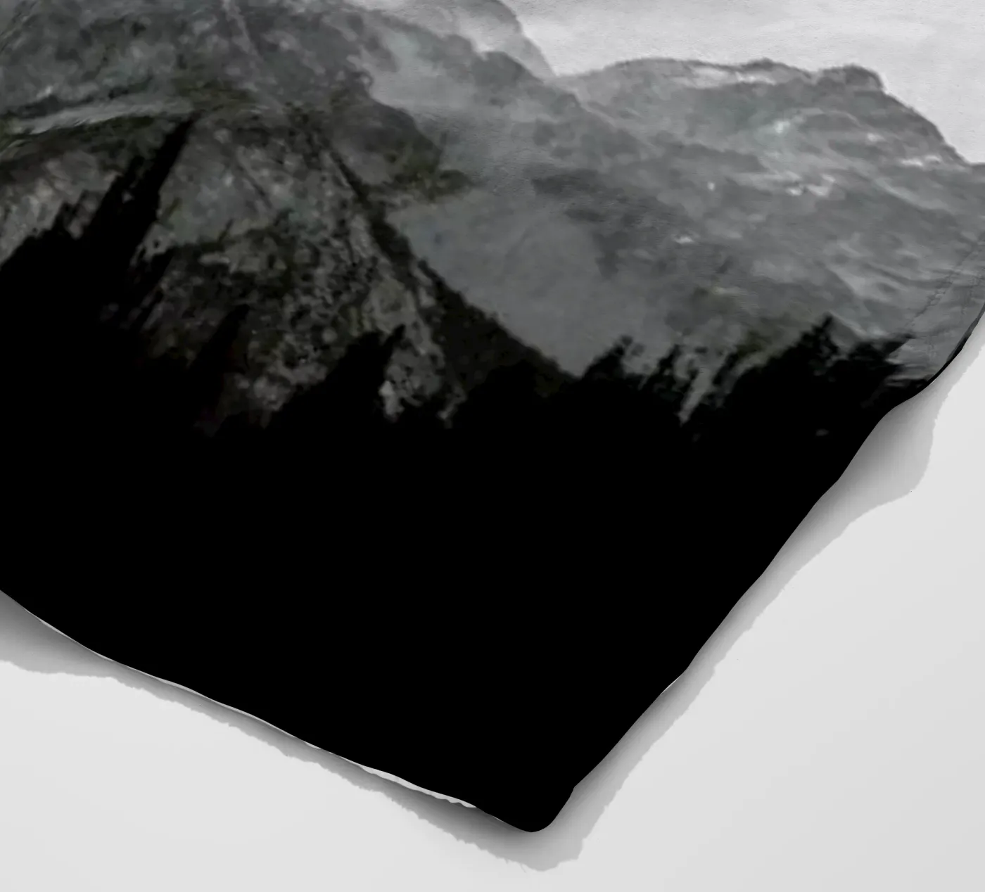Brush Mountains Fleecedecke von The Wall Shop
