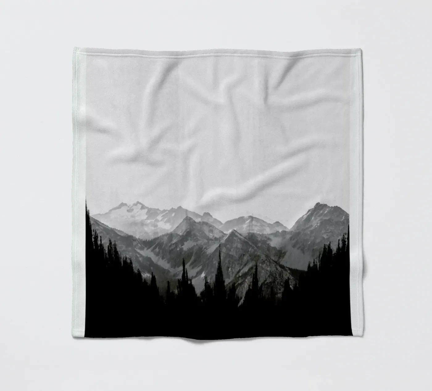 Brush Mountains Fleecedecke von The Wall Shop