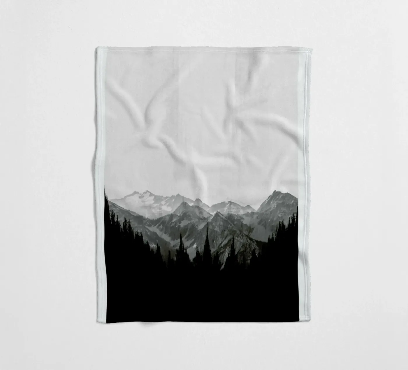 Brush Mountains Fleecedecke von The Wall Shop