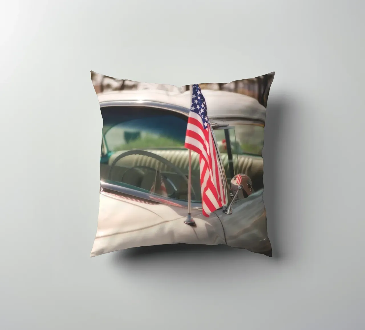 Auto con bandiera a stelle e strisce cuscino da Dave Hare Photography