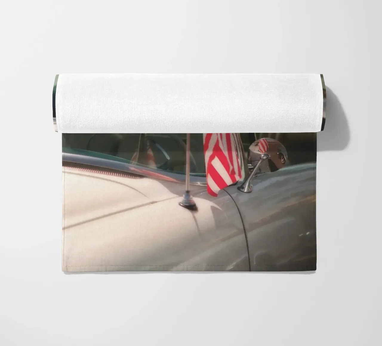 Auto con bandiera a stelle e strisce telo mare da Dave Hare Photography
