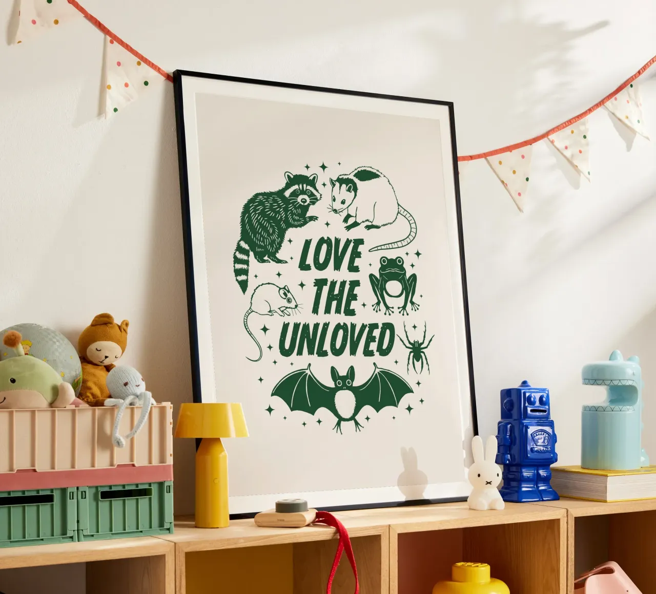 Amar a los no amados poster con marco de plástico de cafelab