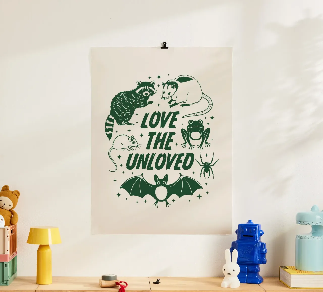 Amar a los no amados poster con marco de plástico de cafelab
