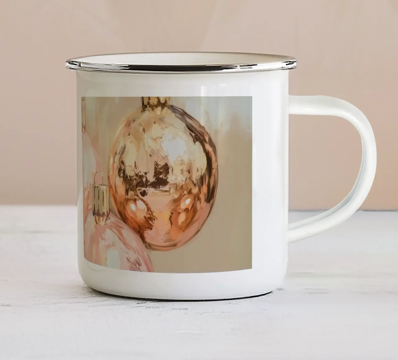 Eleganti ornamenti natalizi rosa e oro tazza in smalto da Melloi Art Print