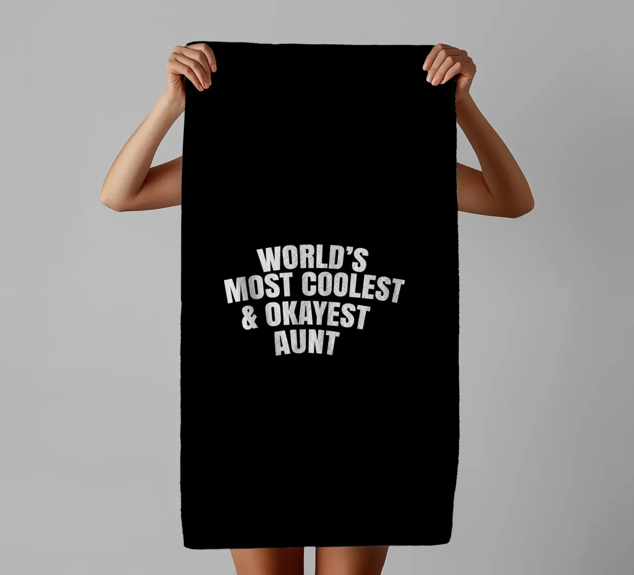World's most coolest and okayest aunt asciugamano da bagno da happieeagle