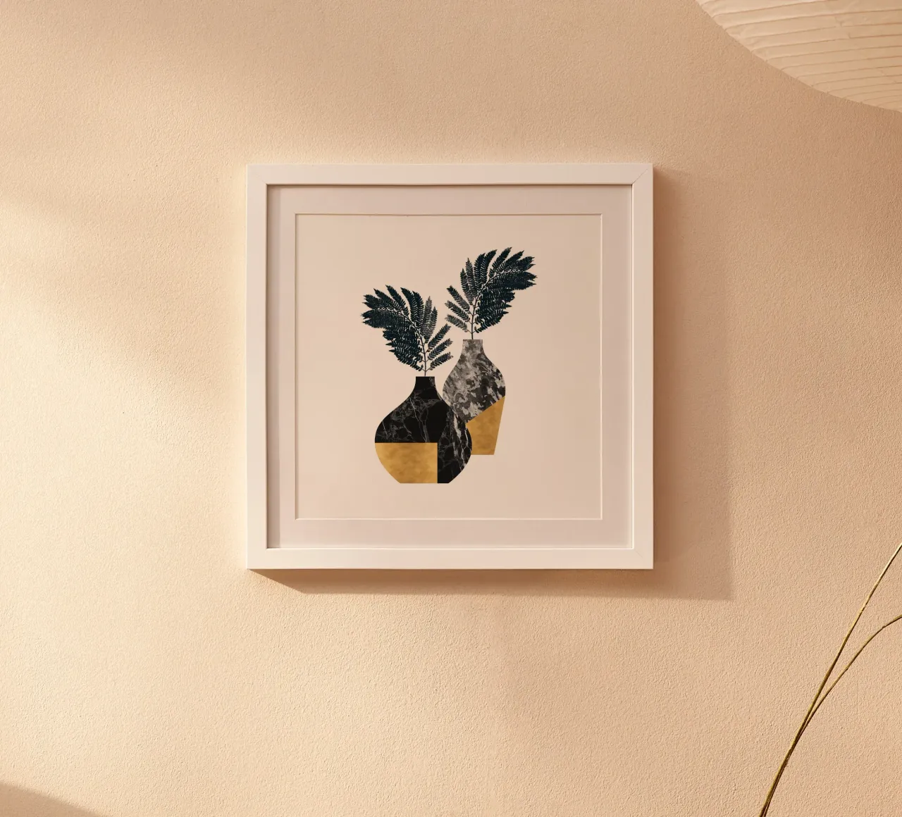 Moderne Vase Botanical - Schwarzer Marmor und Blattgold Design Poster mit Kunststoffrahmen von kookiepixel
