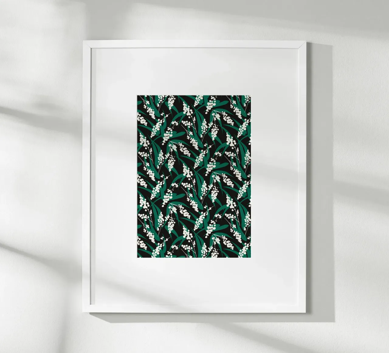 Woodland Foliage - Motivo botanico in bianco e verde poster con telaio in plastica da kookiepixel