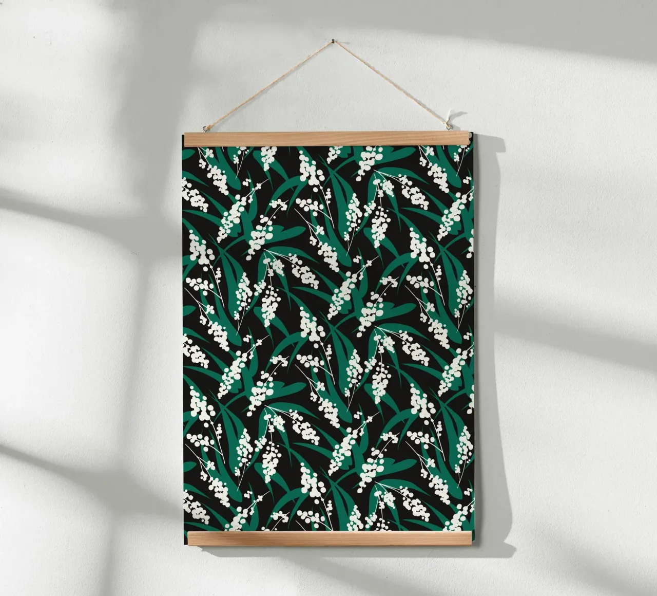 Woodland Foliage - Motivo botanico in bianco e verde poster con telaio in plastica da kookiepixel