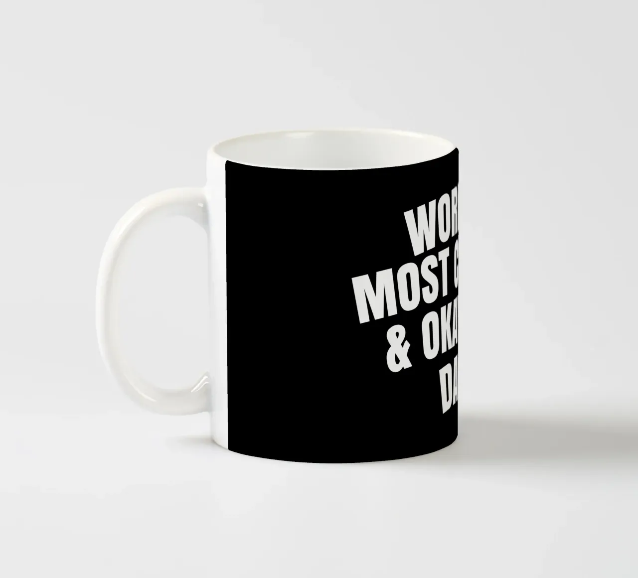 world's most coolest and okayest dad mug en céramique de happieeagle