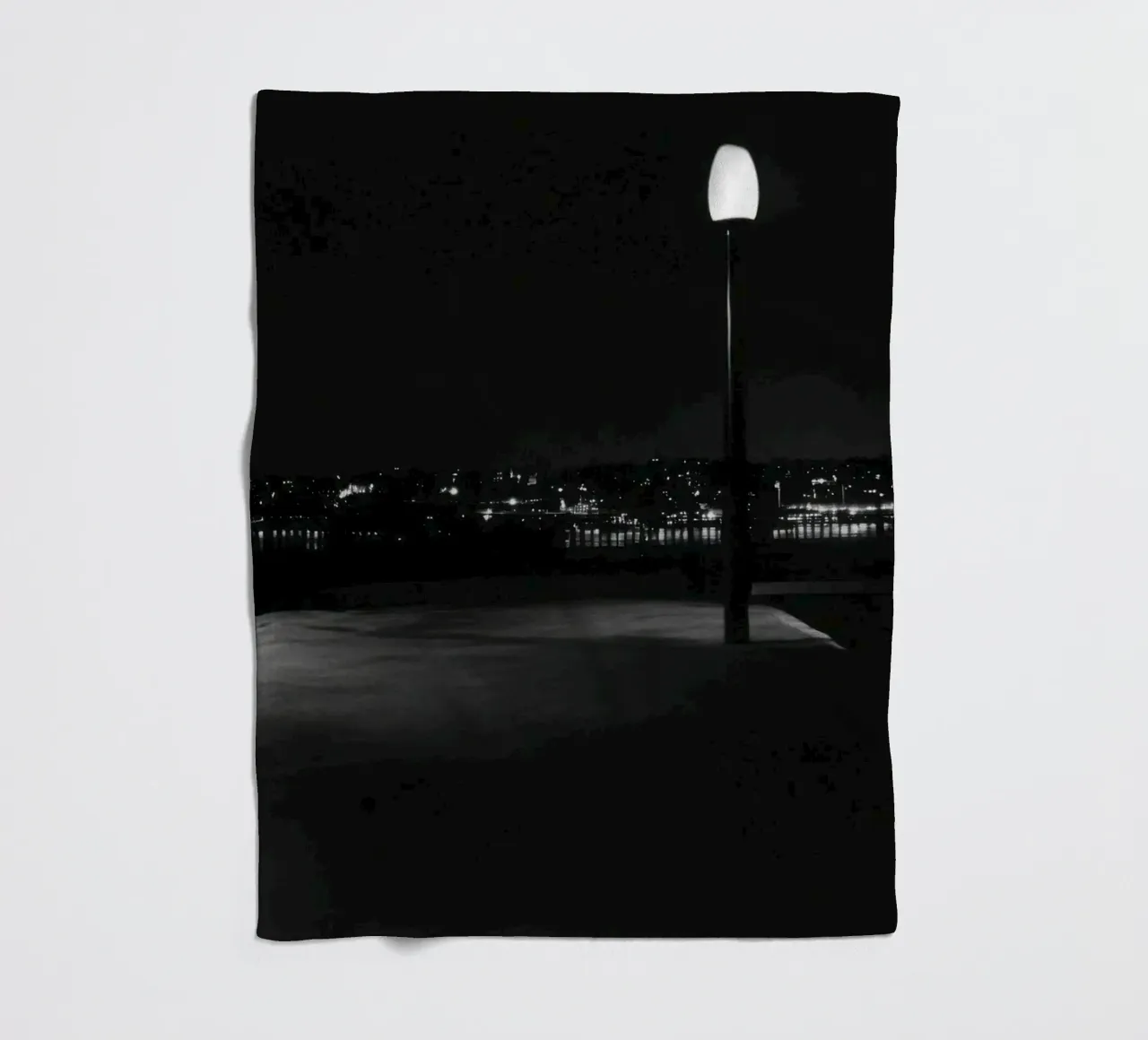 Notte tranquilla in riva al mare coperta in pile da Black & White
