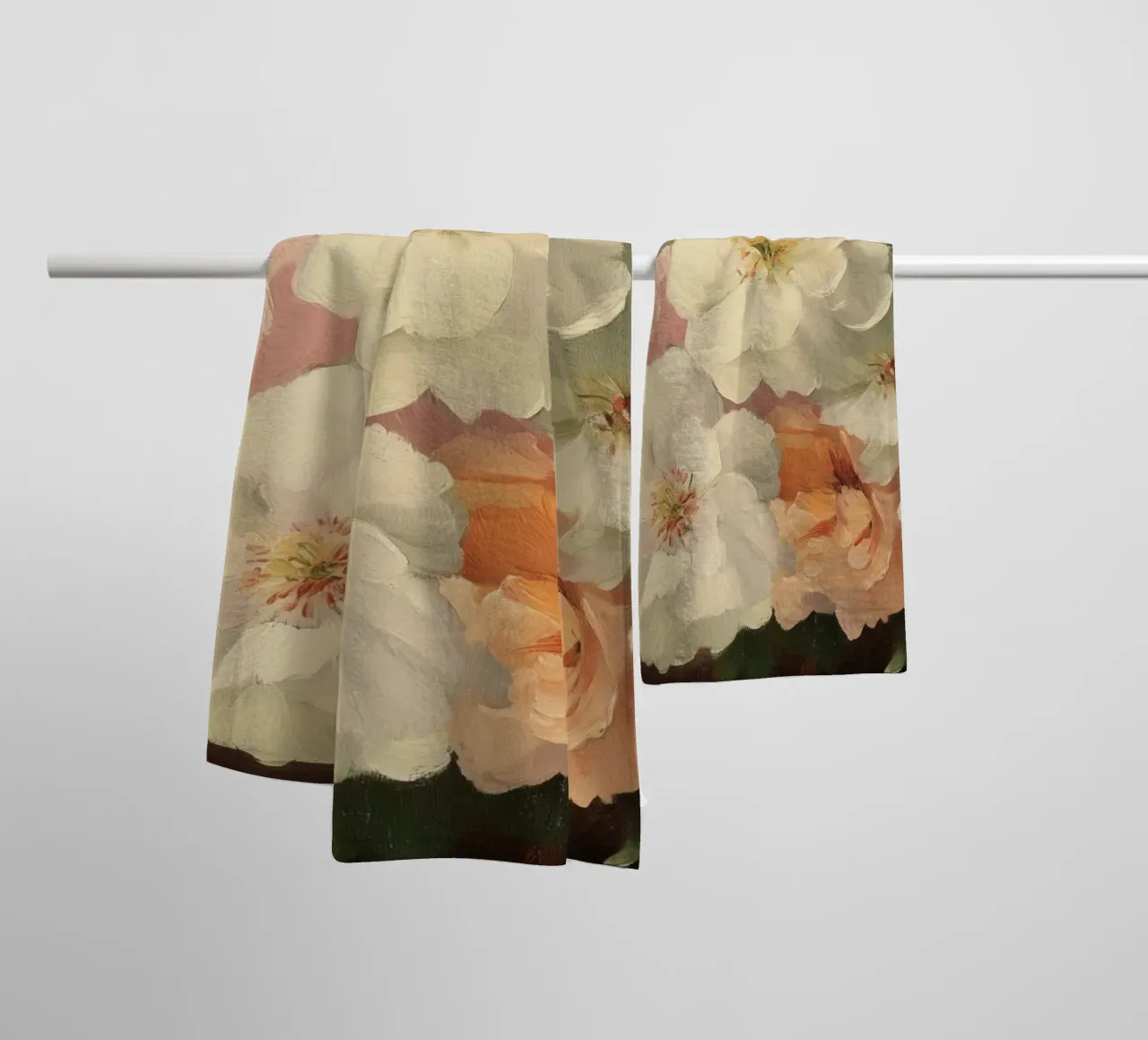 Pittura floreale con tenui fiori a pastello asciugamano da bagno da Melloi Art Print