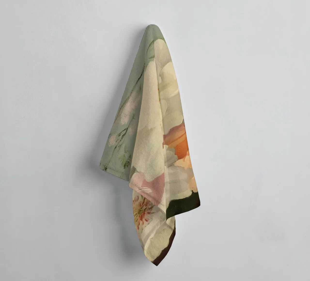 Pittura floreale con tenui fiori a pastello asciugamano da bagno da Melloi Art Print