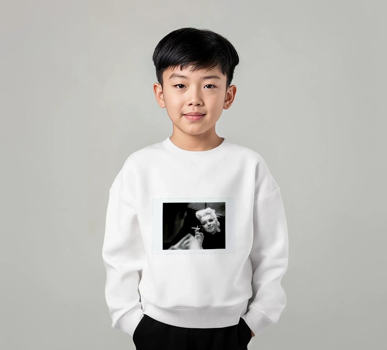 Marilyn Monroe in New York, 1955 felpa bambino da Gallery Print and Art Limited