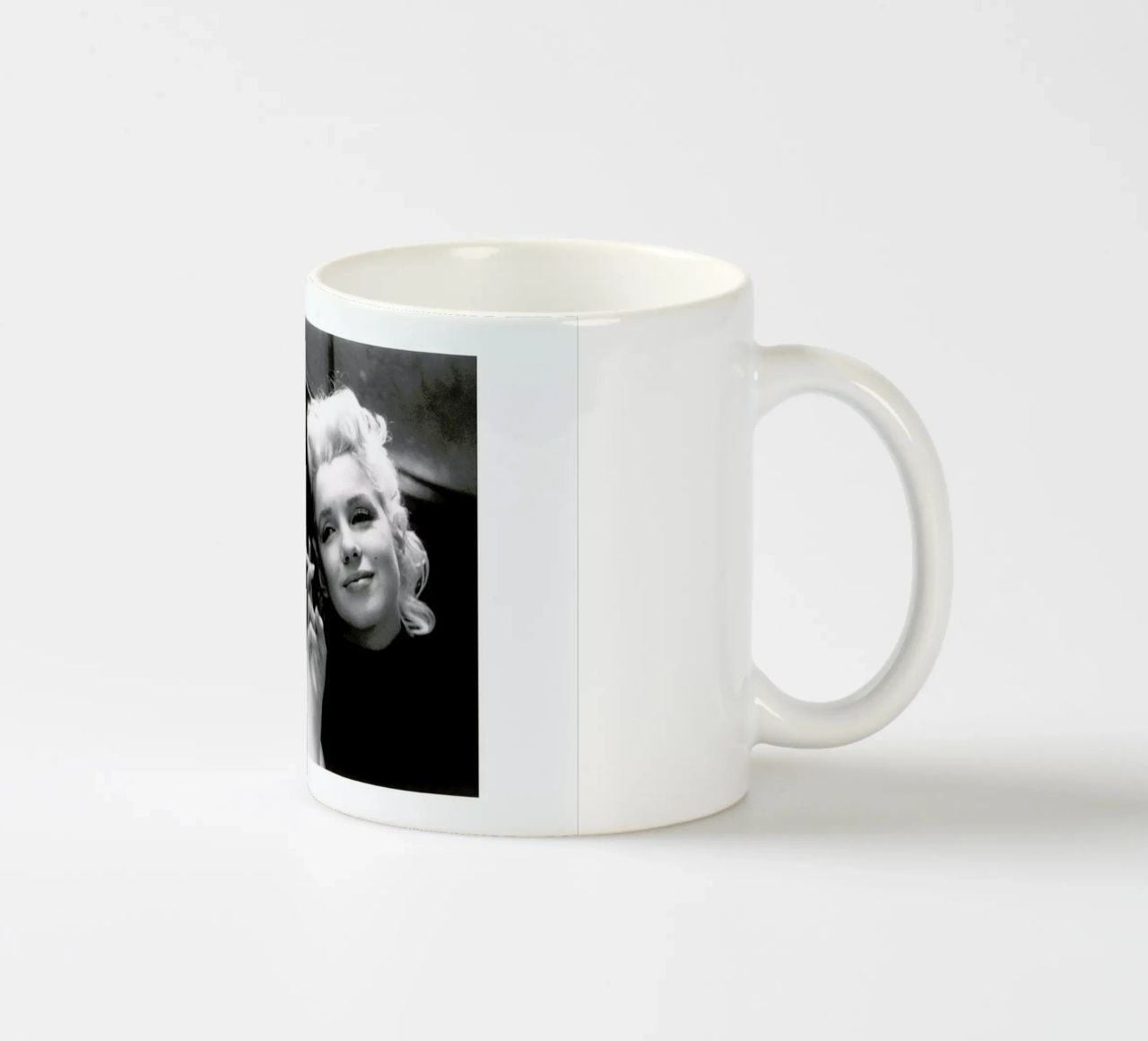 Marilyn Monroe in New York, 1955 tazza in ceramica da Gallery Print and Art Limited