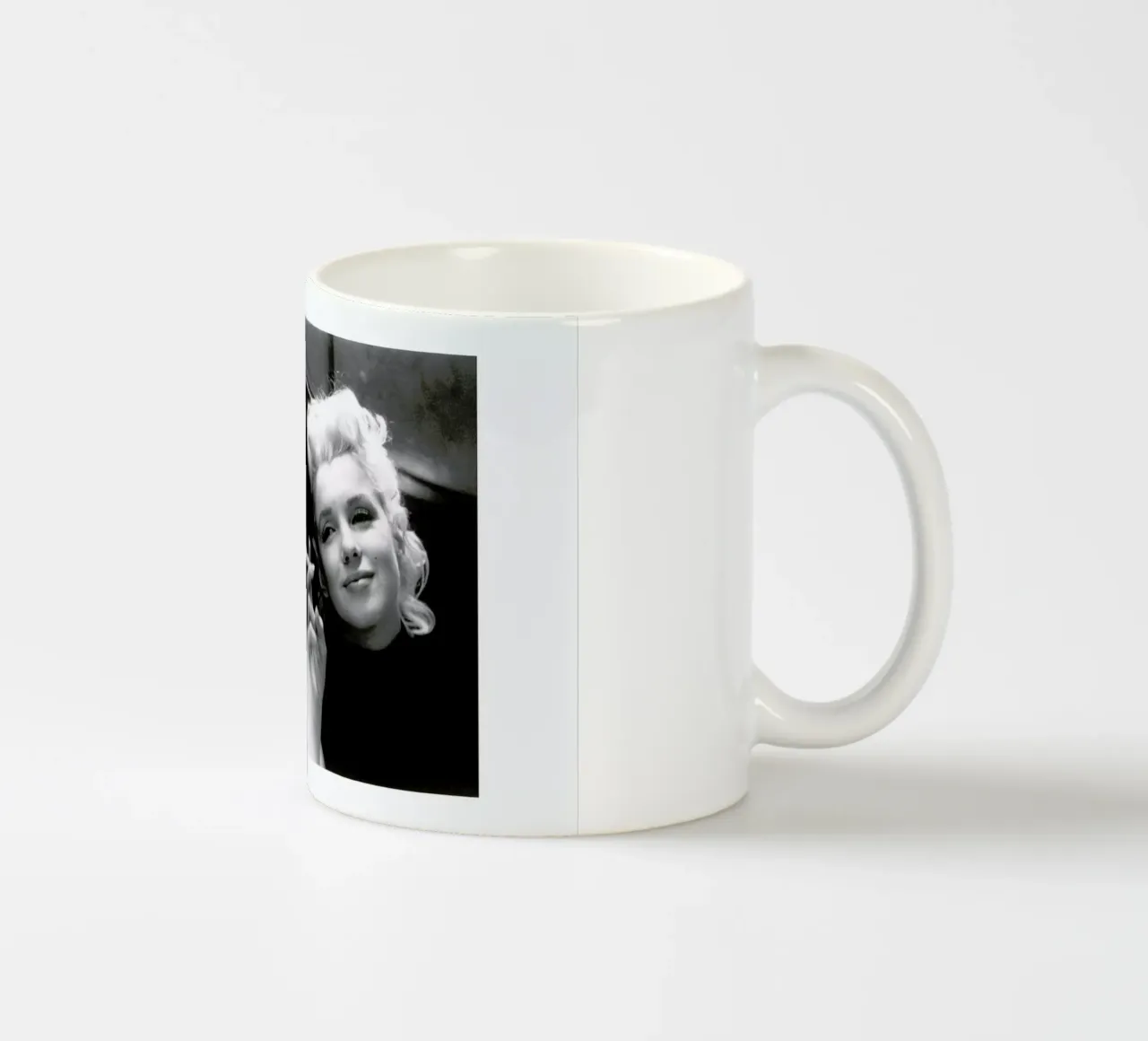 Marilyn Monroe in New York, 1955 tazza in ceramica da Gallery Print and Art Limited