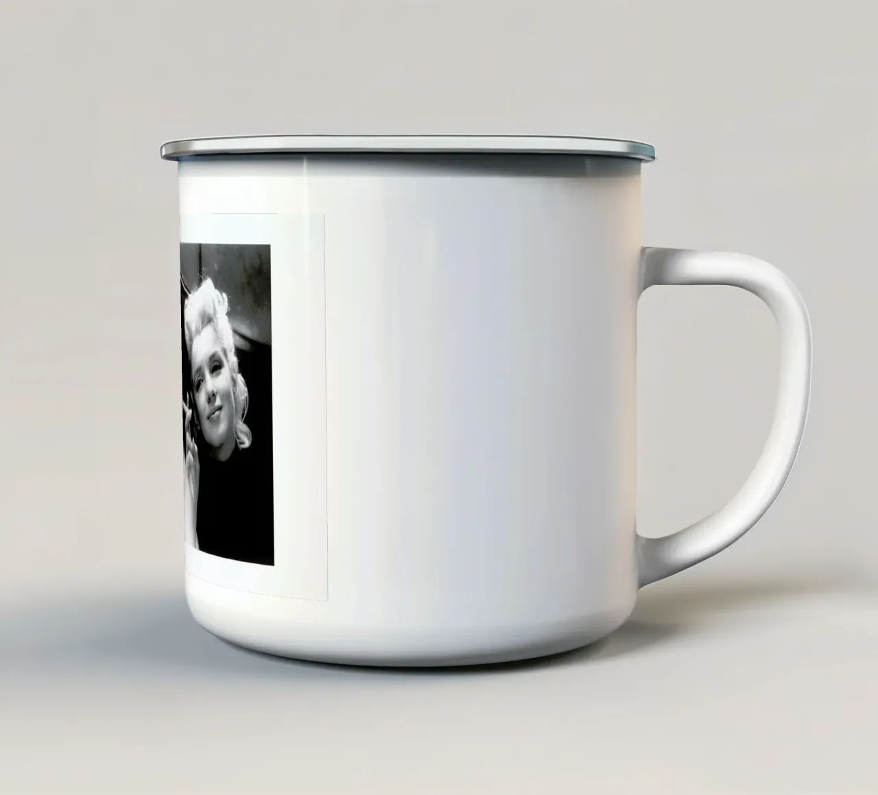Marilyn Monroe in New York, 1955 tazza in smalto da Gallery Print and Art Limited