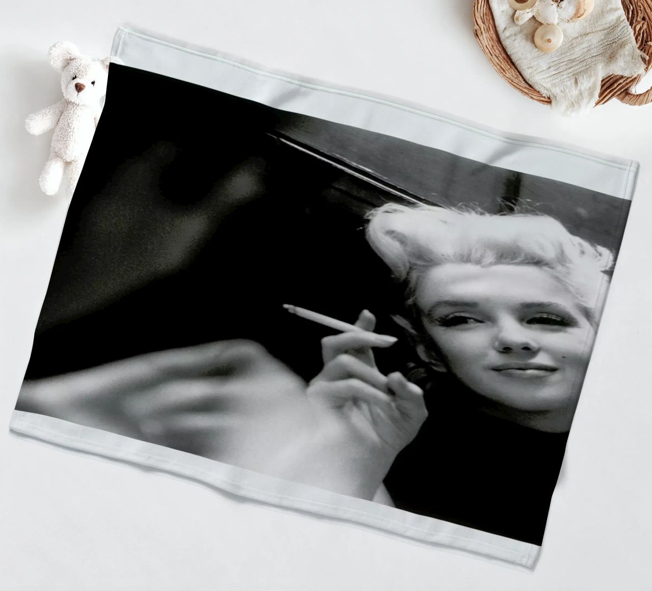 Marilyn Monroe in New York, 1955 coperta in pile da Gallery Print and Art Limited