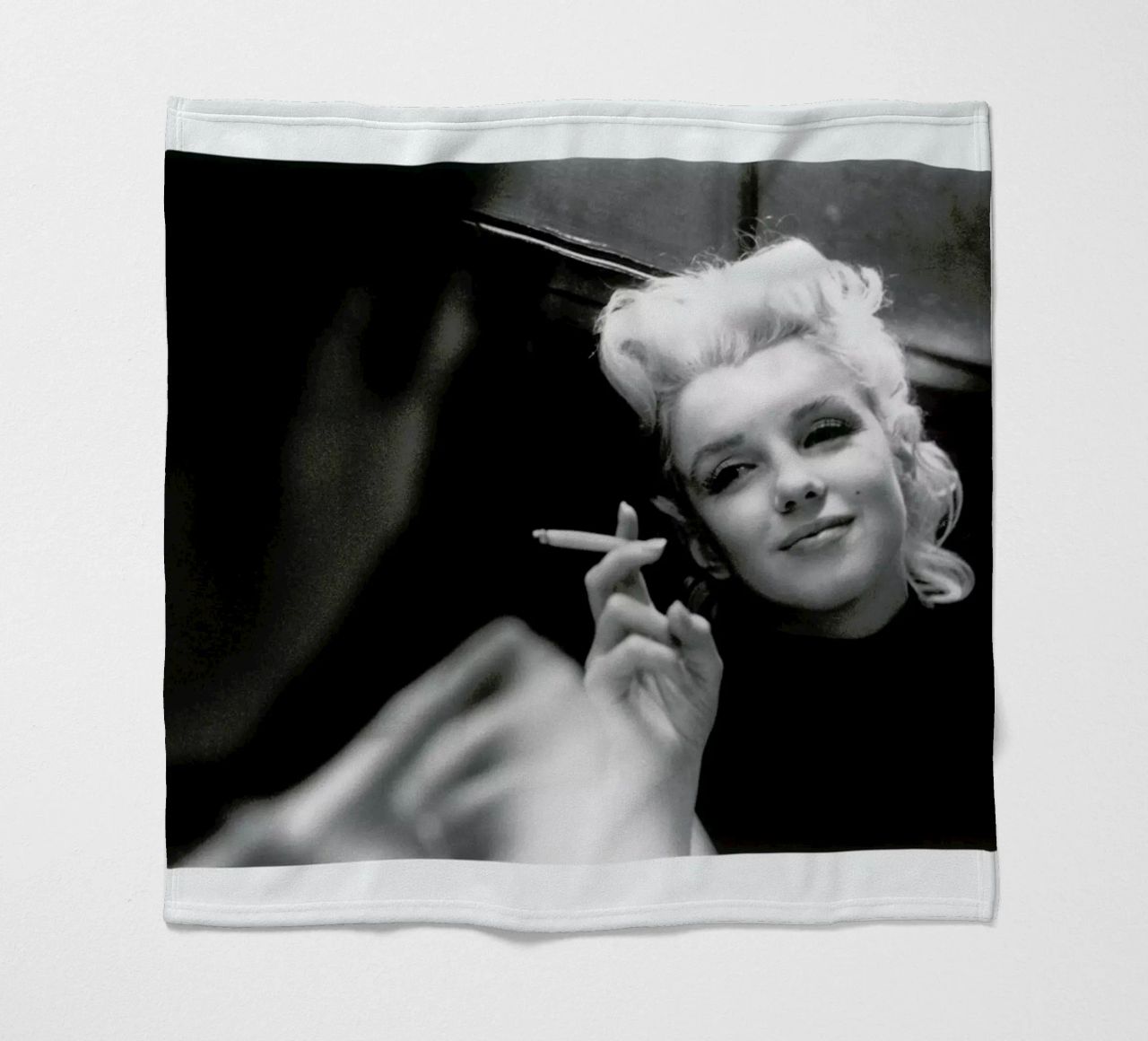 Marilyn Monroe in New York, 1955 coperta in pile da Gallery Print and Art Limited