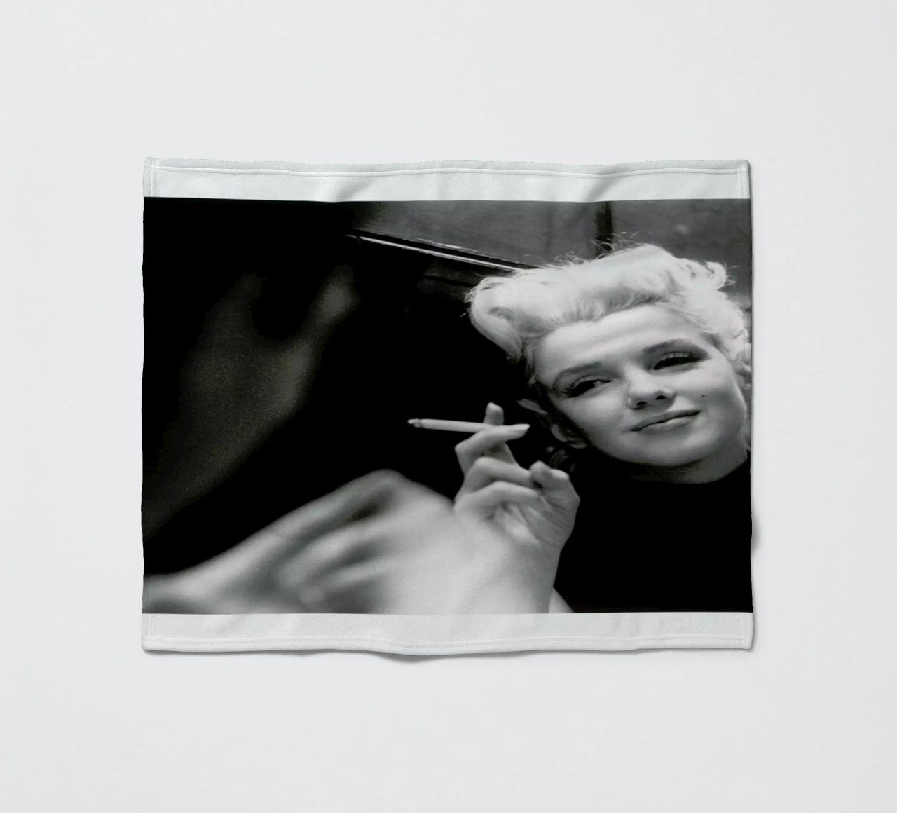 Marilyn Monroe in New York, 1955 coperta in pile da Gallery Print and Art Limited