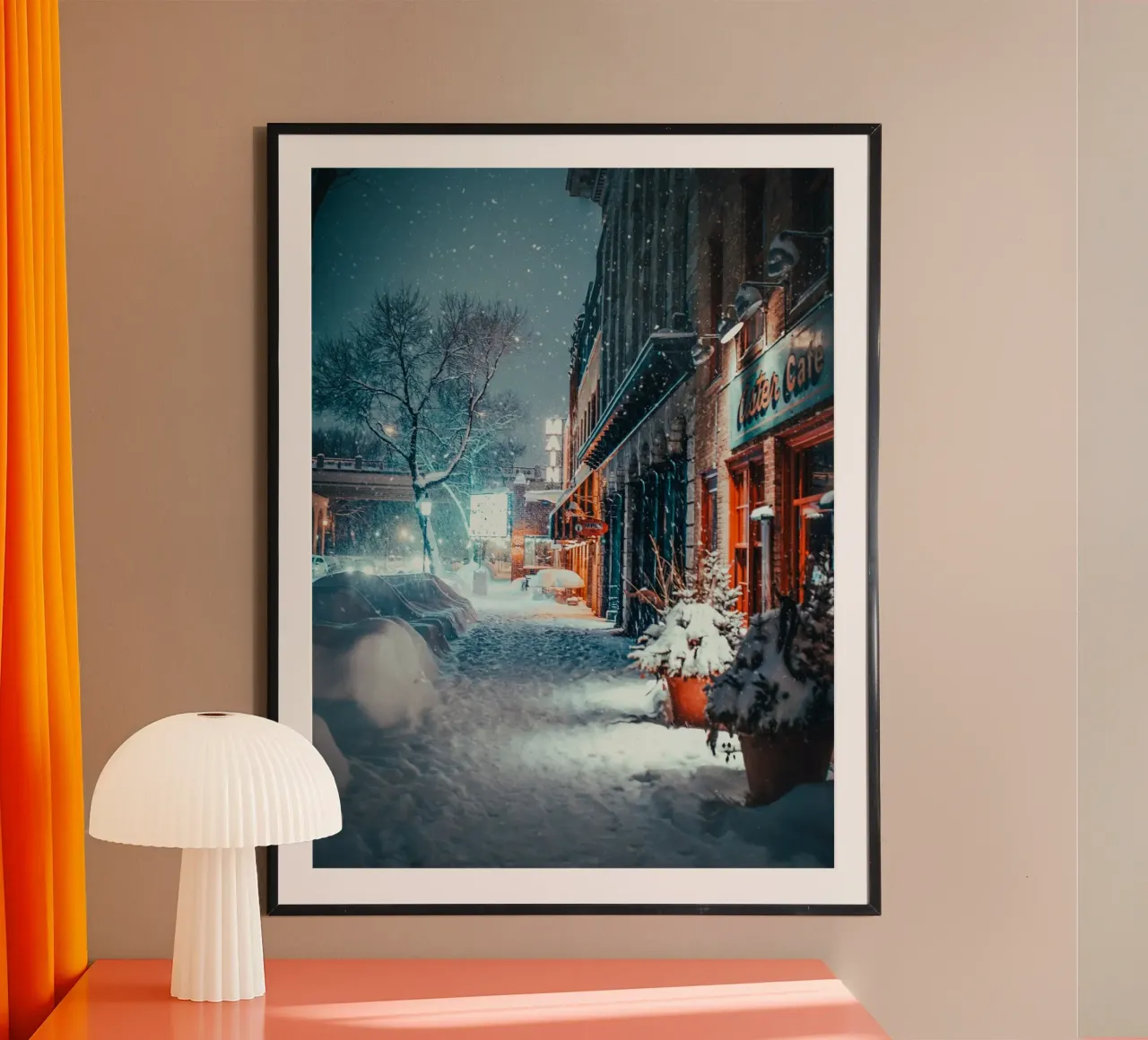 Wintergasse - Romantica scena di neve poster con telaio in alluminio da Whole©