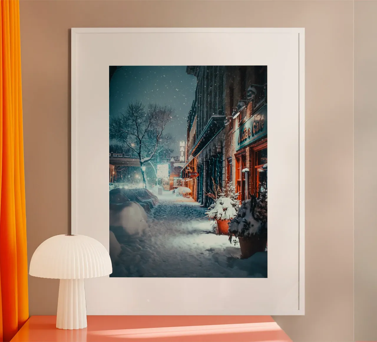 Wintergasse - Romantica scena di neve poster con telaio in alluminio da Whole©