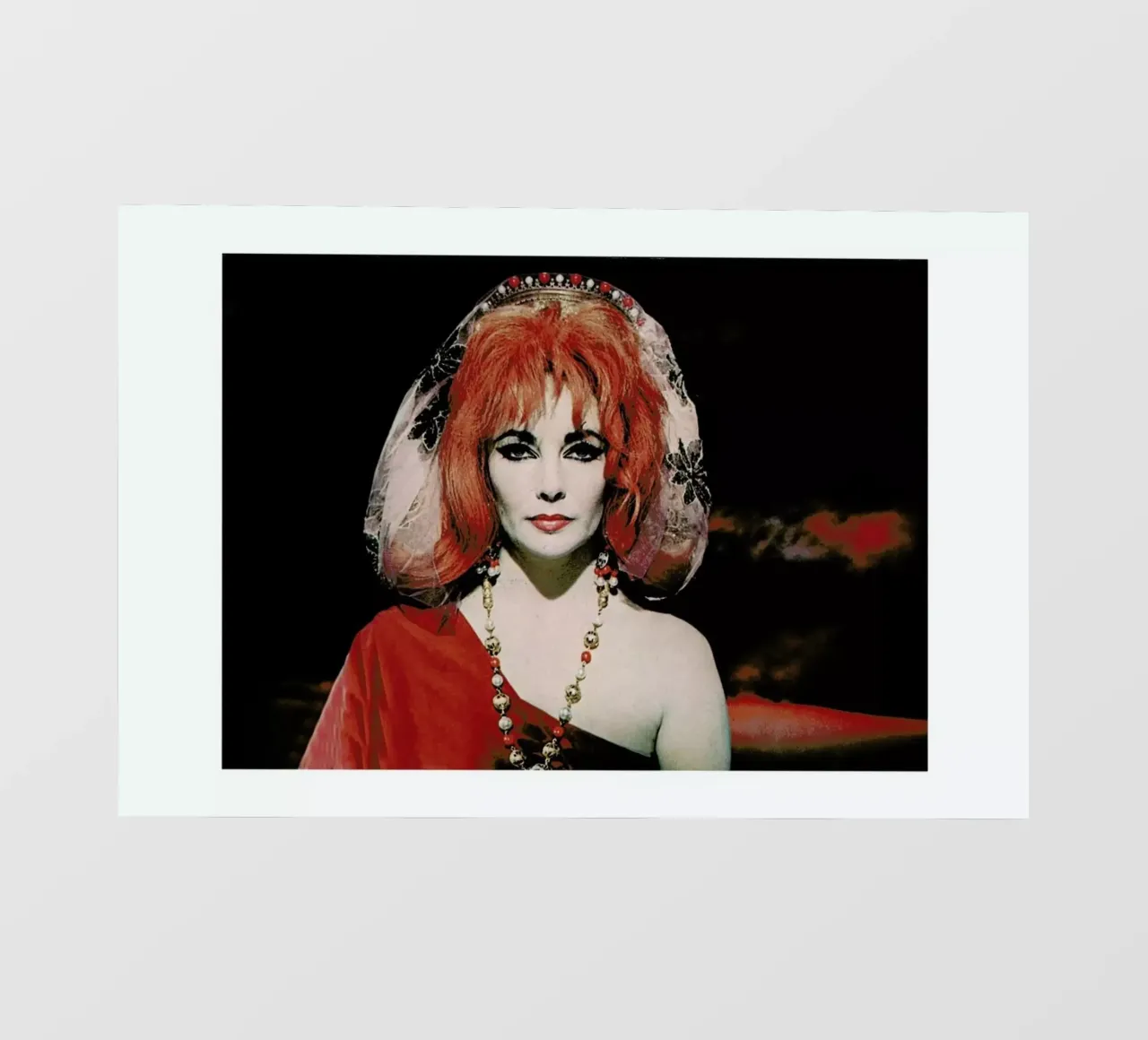 Elizabeth Taylor in Doctor Faustus, 1967 pellicola backlit da Gallery Print and Art Limited