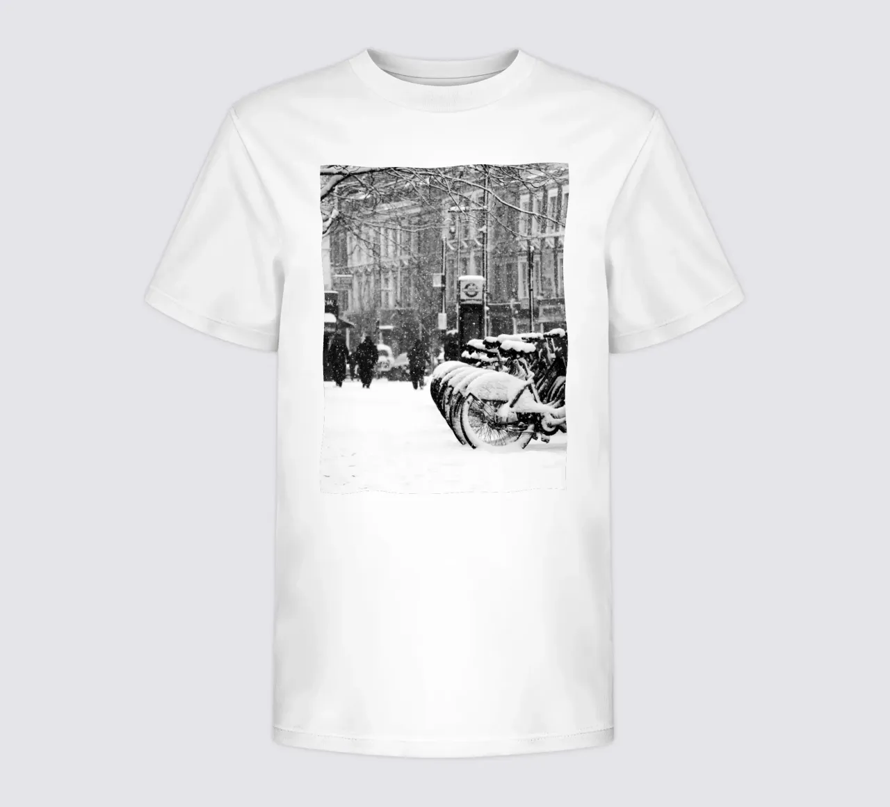 Scena di città invernale in bianco e nero t-shirt bambini da Whole©