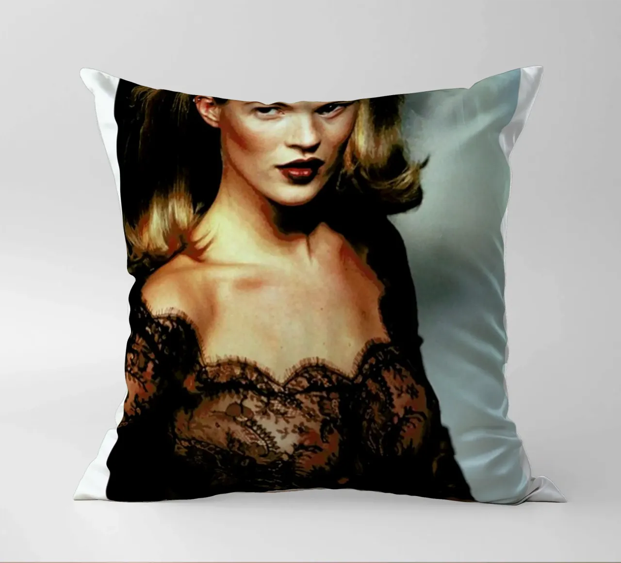 Kate Moss cuscino da Gallery Print and Art Limited